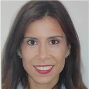 Maestra de primaria imparte clases de inglés de 3 años en adelante